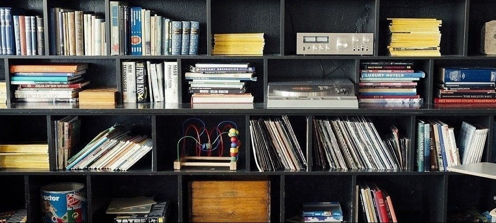 bookshelf 413705 1920 e1585999365527