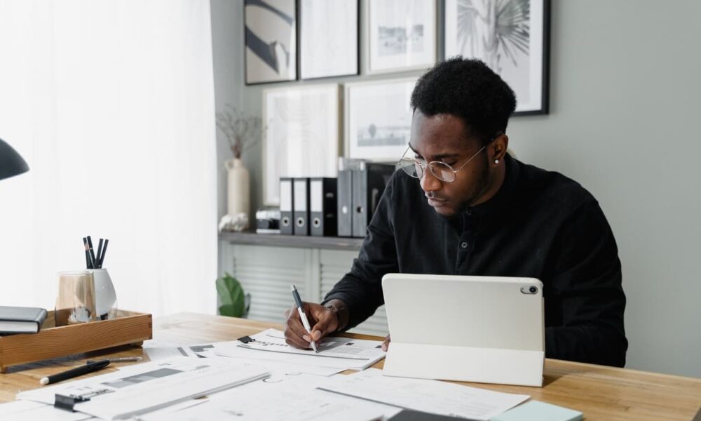 commitment Accountant