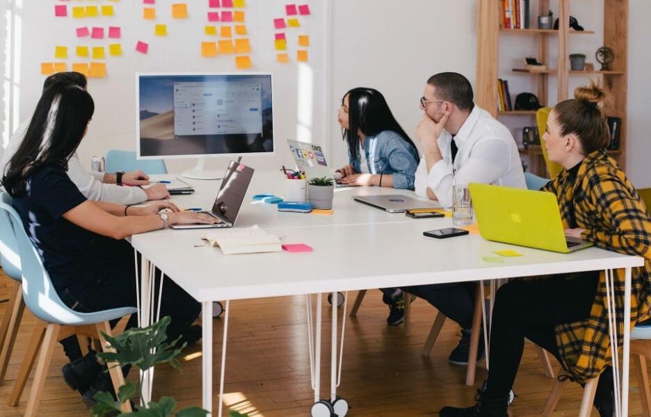 Discussing the benefits of having an online presence for business