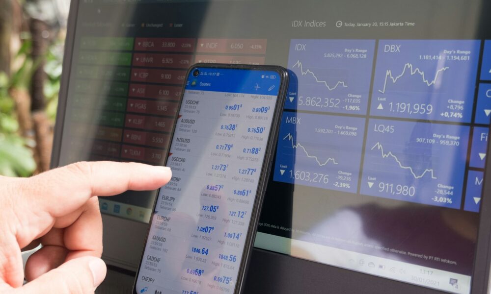 black android smartphone turned on screen