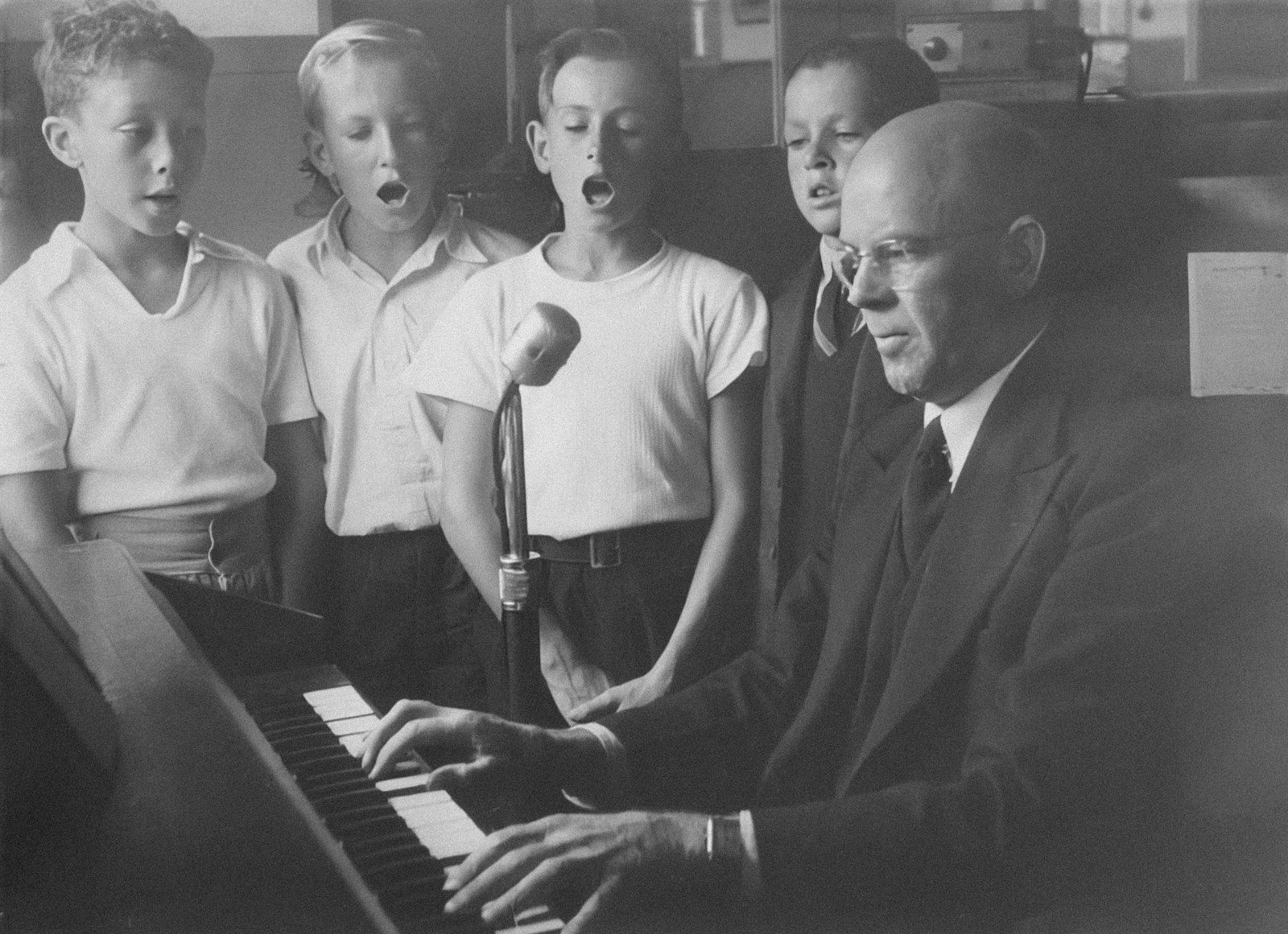 How to Look Up Old School Teachers: Guide to Reconnecting 17 a black and white photo of a man playing a piano