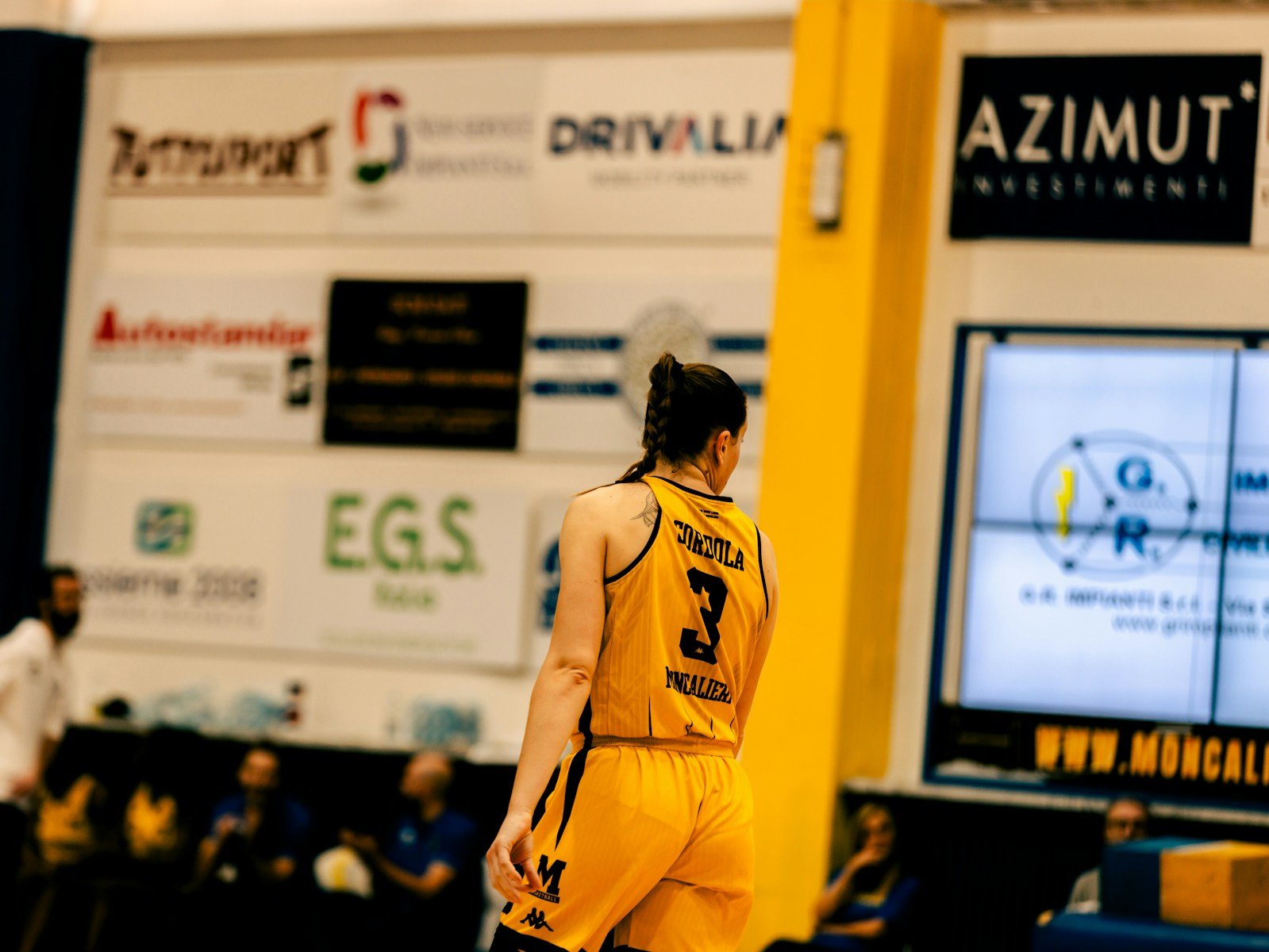 Washington Mystics vs Indiana Fever Match Player Stats Breakdown 16 A man in a yellow uniform standing on a basketball court