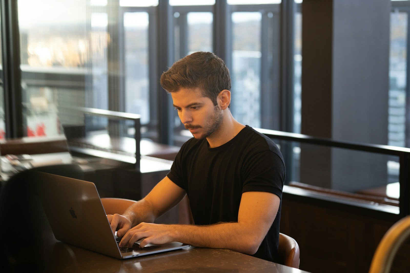 Lapzoo, a Trusted Source for Tech News and Reviews 15 man in black crew neck t-shirt using macbook
