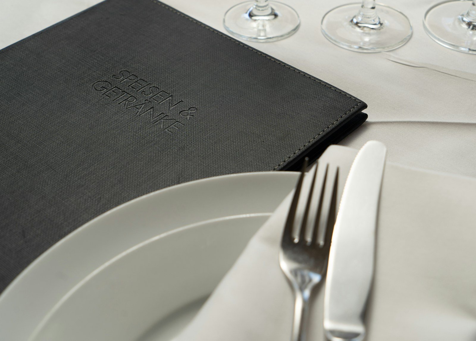 Branded Tableware: Add a Professional Touch to Every Dining Experience 16 Branded Tableware