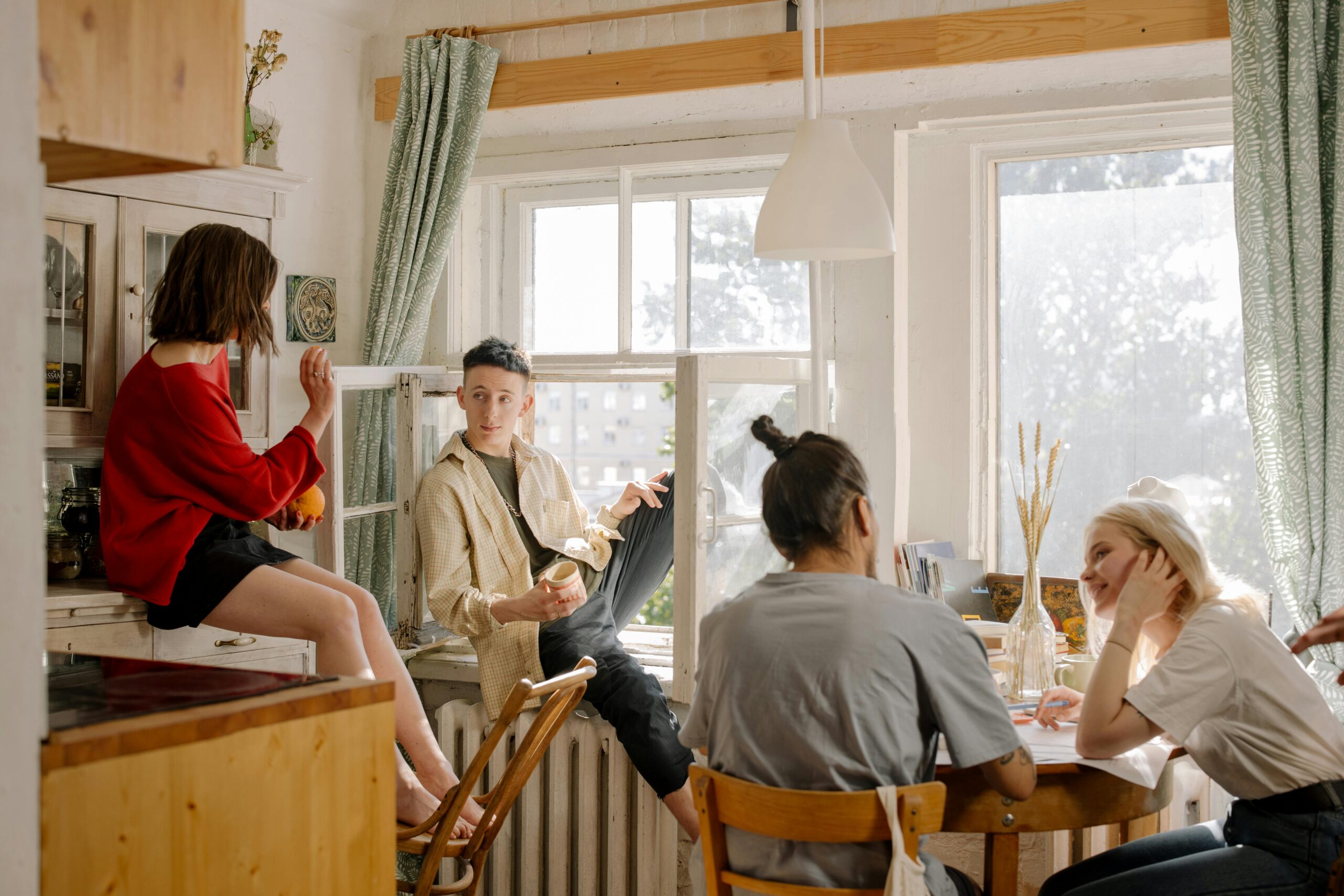 Co-Living vs. Private Apartments: Which is Best for International Students? 16 Co-Living