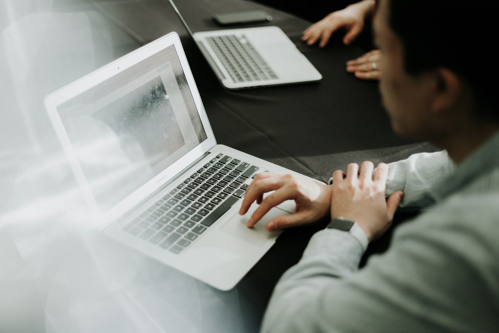 www.jaalifestyle.com Login Made Easy 15 a man sitting in front of a laptop computer